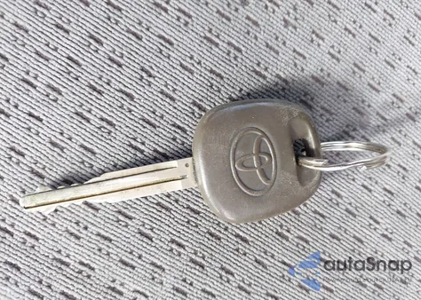 2005 Toyota Corolla Ce z USA, uszkodzony, nr VIN 1NXBR32EX5Z494467